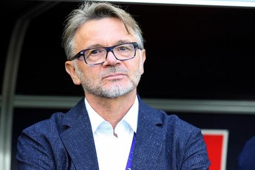 Báo Indonesia nói điều bất ngờ về HLV Troussier