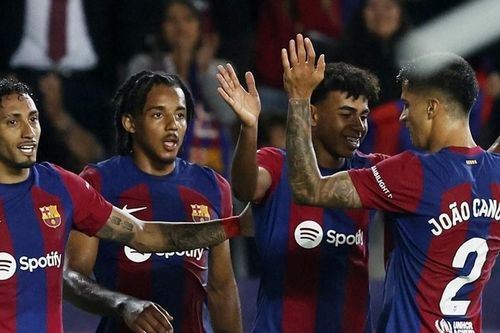 Hình ảnh trận đấu Barcelona vượt qua Real Sociedad với tỷ số 2-0