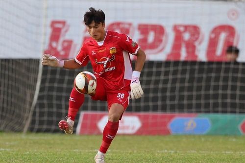 V-League: Thủ môn Bùi Tiến Dũng xuất sắc, giúp CLB Hoàng Anh Gia Lai nối dài chuỗi trận bất bại