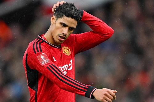MU đột ngột chia tay Varane