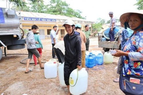 Những 'Giọt nước nghĩa tình' đến với người dân Bến Tre, Tiền Giang giữa mùa hạn mặn khốc liệt
