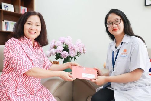 Nữ sinh ngành Dược Đại học Đại Nam đạt điểm tuyệt đối 990 TOEIC