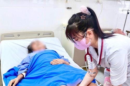Tính mạng nguy hiểm sau khi cùng hàng xóm tiêm mật gấu vào đầu gối