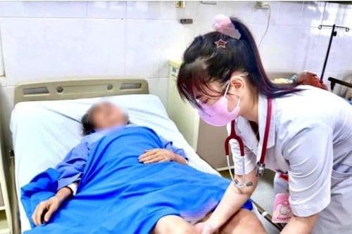 Tự ý rủ hàng xóm tiêm mật gấu chữa xương khớp