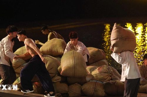 Thành phố Hồ Chí Minh bắn pháo hoa khai mạc Lễ hội sông nước lần thứ 2