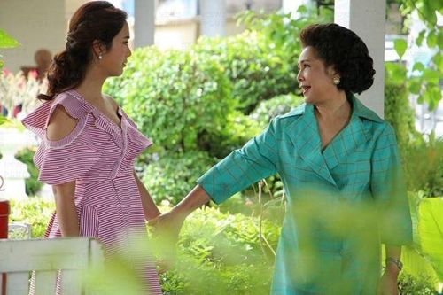 Ngày ra tòa gặp mẹ chồng cũ, tôi định xả hết bực tức một lần nhưng bà dúi vội cho tôi một cọc tiền khiến tôi lúng túng vô cùng