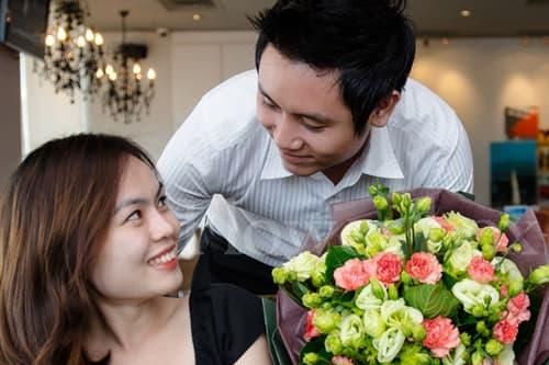 Được sếp mời về nhà chơi, tôi tái mặt khi biết lý do chị không chịu lấy chồng