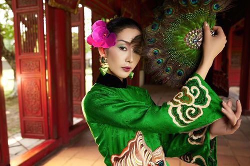 'Chân dài' sinh năm 1996 tôn vinh nghệ thuật tráng men