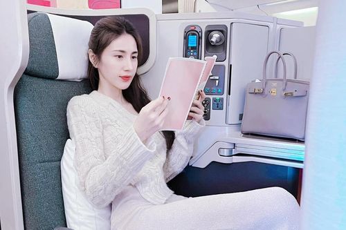 Động thái lạ của Thủy Tiên trước lúc 'mất tăm' trên MXH
