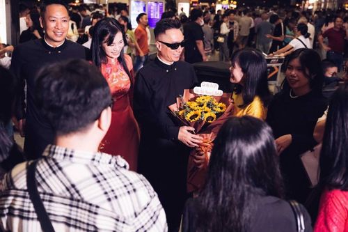 Nhà thiết kế Việt và khát vọng mang áo dài Việt vươn tầm thế giới
