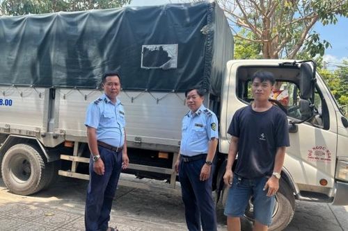An Giang: Tạm giữ hơn 1,4 tấn đường cát vi phạm về ghi nhãn
