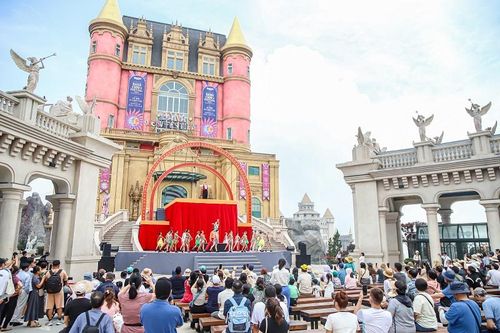 Ngôi sao khách mời của The Ellen Show cùng dàn nghệ sĩ huyền thoại biến Bà Nà thành 'thánh địa nghệ thuật'