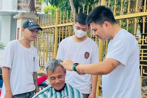 Hớt tóc '0 đồng', ấm lòng người khó!