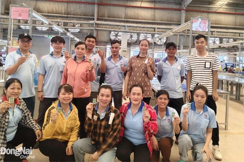 Tặng 400 nhẫn vàng cho người lao động có nhiều năm gắn bó
