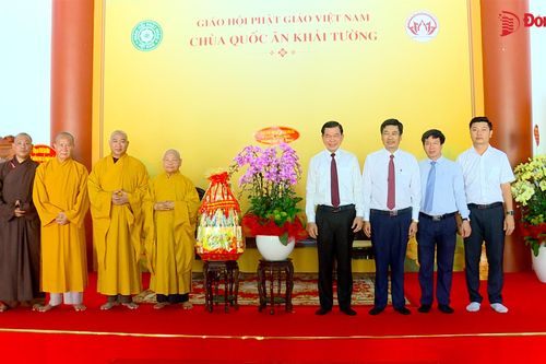 Bí thư Tỉnh ủy Nguyễn Hồng Lĩnh chúc mừng Đại lễ Phật đản Hòa thượng Thích Thiện Nhơn