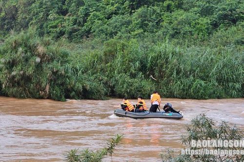 Tìm thấy thi thể học sinh bị đuối nước trên sông Kỳ Cùng