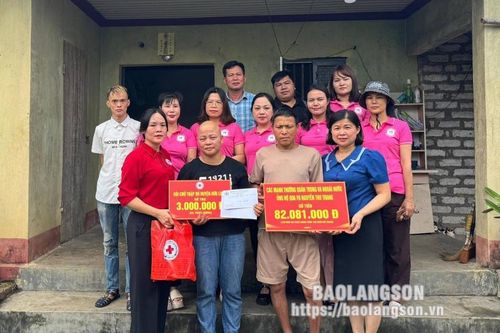 Hỗ trợ trên 118 triệu đồng cho các hộ có hoàn cảnh đặc biệt khó khăn trên địa bàn huyện Hữu Lũng