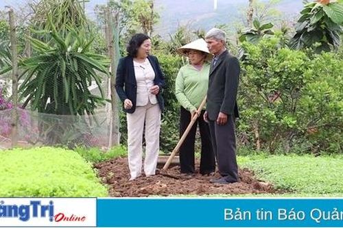 Hoàng Thị Hẹn - nữ trưởng thôn năng lực, nhiệt tình