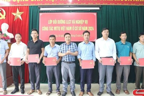 Nâng cao chất lượng bồi dưỡng lý luận chính trị cho cán bộ cơ sở