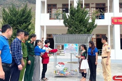 Hiệu quả mô hình ngôi nhà thu gom rác thải nhựa tái chế