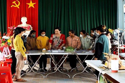 Đảng chịu sự giám sát của nhân dân - Gốc vững, cây bền, muôn sự đều nên: Bài 5: Tạo chuyển biến mạnh mẽ về nhận thức và hành động