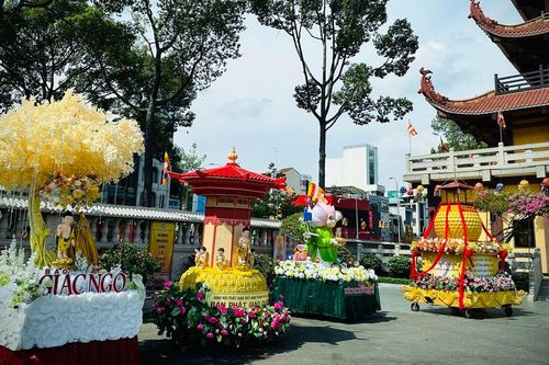 Ban Tổ chức thông báo về tập kết các kiệu hoa tại Việt Nam Quốc Tự tham gia đoàn rước Phật