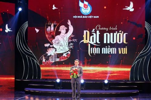 Hân hoan kỷ niệm 49 năm Ngày giải phóng miền Nam thống nhất đất nước trong chương trình 'Đất nước trọn niềm vui'