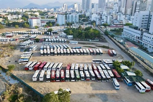 Bãi xe trái phép 'khủng' giữa trung tâm thành phố Nha Trang