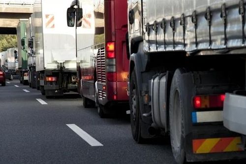 Các nước EU thông qua luật cắt giảm lượng khí thải CO2 của xe tải