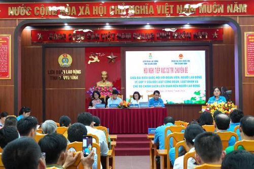 Đoàn ĐBQH tỉnh Quảng Bình tiếp xúc cử tri là đoàn viên, người lao động