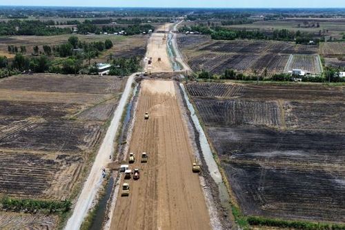 Giải quyết nguồn vật liệu, sớm đưa các dự án giao thông về đích