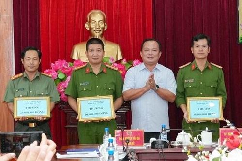 Trao thưởng các đơn vị khám phá vụ bắt cóc, tống tiền 10 tỷ đồng