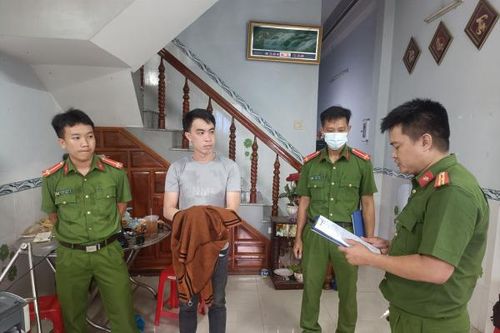 Từ quê ra phố 'ăn bay' rồi dẫn vợ đi mua sắm