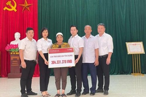 Chi trả quyền lợi bảo hiểm Bảo an tín dụng cho gia đình khách hàng tại Hòa An và Thành phố