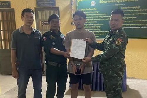 Bắt đối tượng truy nã đặc biệt nguy hiểm trốn sang Campuchia