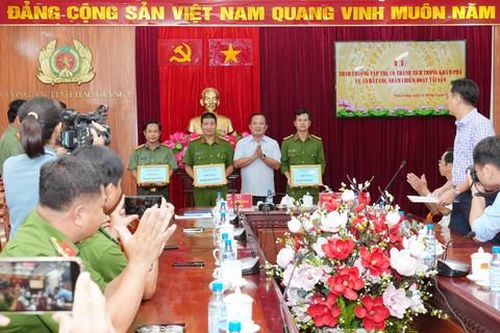 Khen thưởng lực lượng giải cứu phó giám đốc công ty bị bắt cóc đòi tiền chuộc 10 tỷ đồng