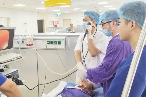 Hóc hạt hồng xiêm, cụ bà 90 tuổi suýt tử vong
