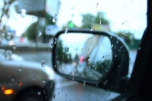 Cách chống đọng nước gương hậu ô tô