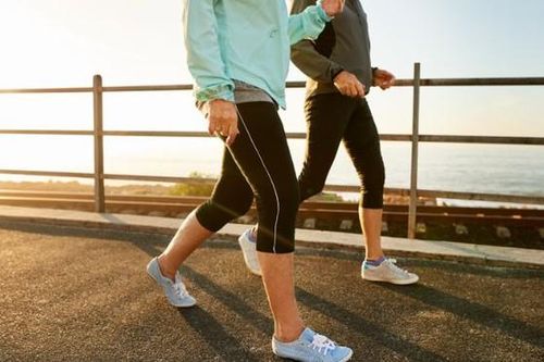 Vì sao nắng nóng hay bị đau đầu?