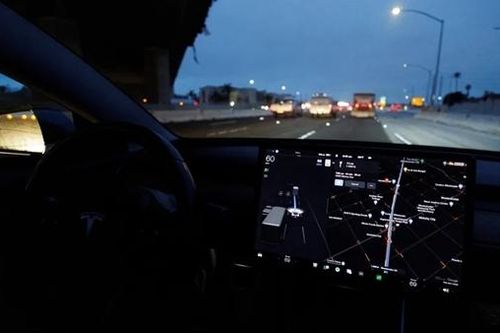 Bản nâng cấp hệ thống lái tự động của Tesla bị kiểm tra