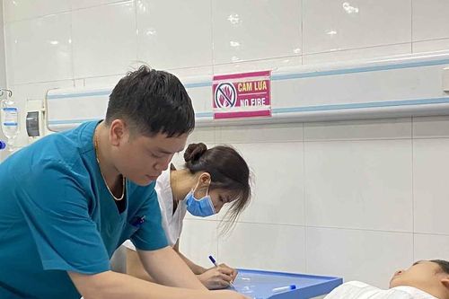 Đình chỉ ngay bếp ăn khiến hơn 300 công nhân nhập viện, nghi ngộ độc thực phẩm