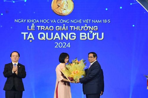 Nữ Tiến sĩ được trao giải thưởng Tạ Quang Bửu 2024: 'Giải thưởng là một minh chứng cho tình yêu Vật lý dành cho tôi'