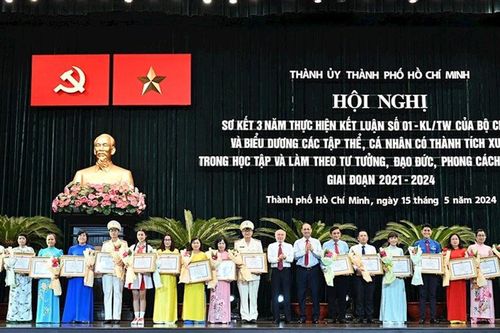 TPHCM tuyên dương 339 cá nhân, tập thể học tập, làm theo gương Bác