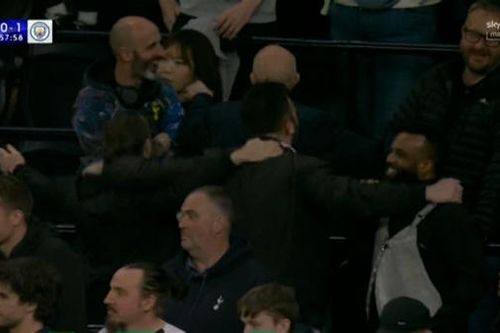 Cảnh tượng kỳ lạ khi Man City hạ Tottenham