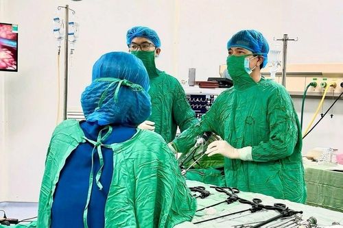Một sản phụ mang song thai tự nhiên cực kỳ hiếm gặp