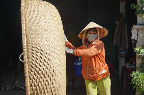 Độc đáo nghề làm thúng chai xuất khẩu