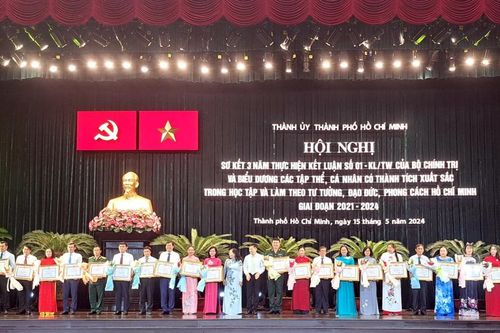 Biểu dương 339 tập thể, cá nhân điển hình trong học tập và làm theo Bác