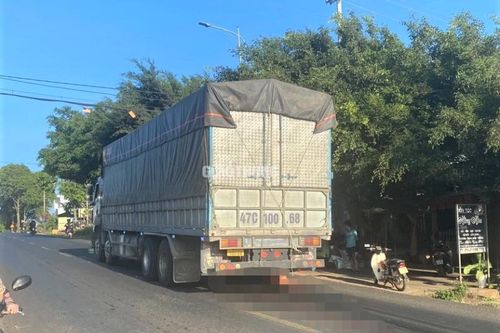 Tai nạn giao thông mới nhất 15/5/2024: gặp họa khi có người tự tử trên đường