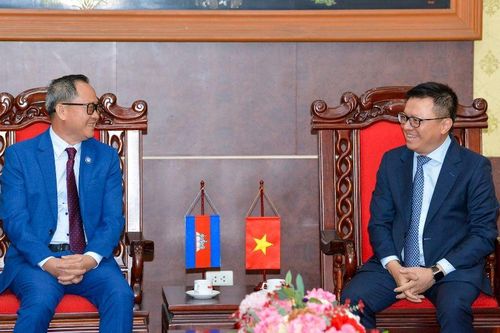 Tổng Biên tập Báo Nhân Dân Lê Quốc Minh tiếp đoàn Câu lạc bộ các nhà báo Campuchia