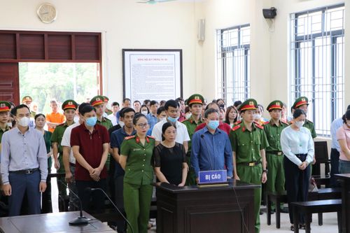 Xét xử sơ thẩm 16 bị cáo trong vụ án đưa và nhận hối lộ tại Lai Châu